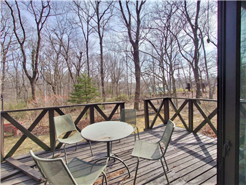 リビングよりデッキ越し南方向の眺望