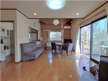 和室側よりLDK方向