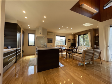 LDK（キッチン方向を撮影）