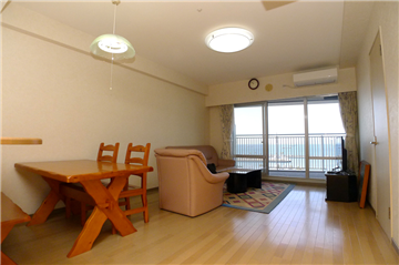 ＬＤＫ（約14.5畳）／キッチンカウンター横より撮影