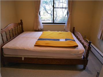 居室出入口側から撮影した洋室