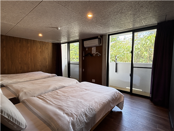 洋室１／入口から撮影