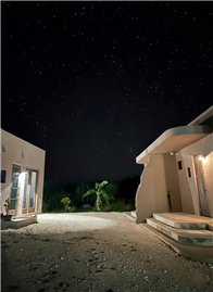 晴天時、夜は満天の星空が楽しめます／母屋(左）別棟（右）