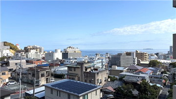 バルコニーから相模灘・熱海海上花火大会を望む眺望