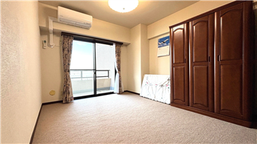 洋室1（入口方向から撮影）