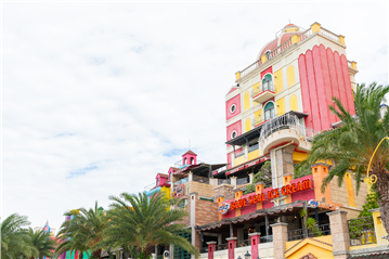 アメリカンヴィレッジ（約400ｍ）