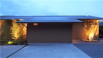 黒竹をあしらった外観