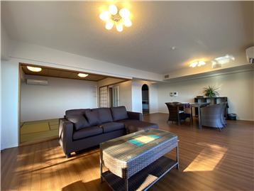 リビングダイニング（キッチン方向を撮影）