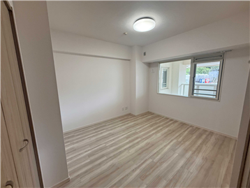 洋室1(居室入口から撮影)