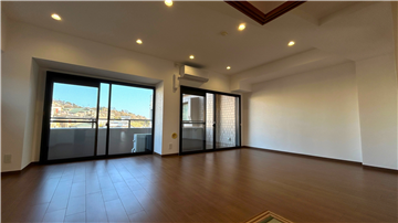 リビングダイニング(和室から南側を撮影)