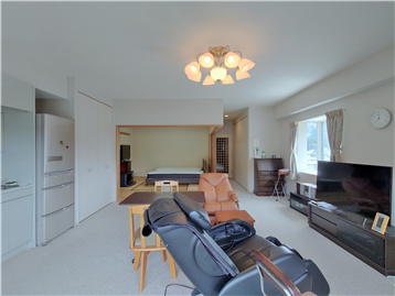 LDKをバルコニー側より