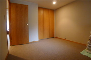 洋室（南西方向を撮影）