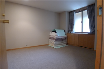 洋室（北西方向を撮影）