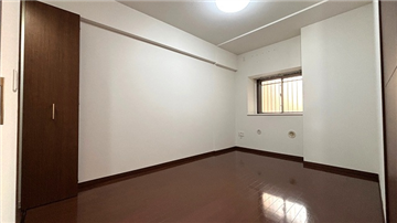 洋室（出窓方向を撮影）