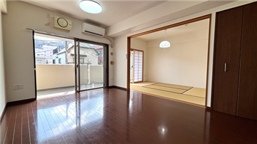 約10.4畳のリビング・ダイニング（南西方向を撮影）