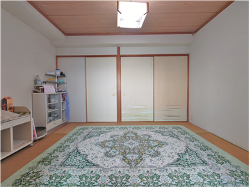 和室を洋室1側より