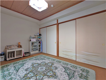 和室を東側角より