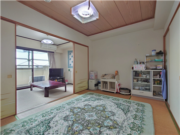 和室の北側角より洋室1方向