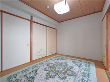 和室を南側角より