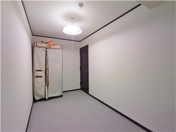 洋室2の北側角より居室入口方向