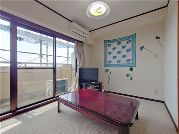 洋室1の北側角よりバルコニー方向