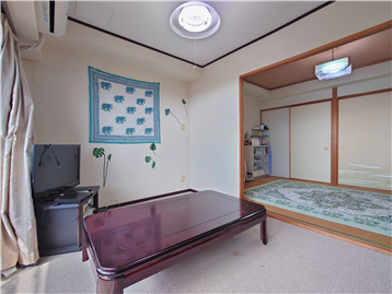 洋室1の東側角より和室方向