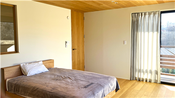 洋室２／入口方向を撮影