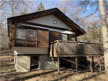 建物外観／北東方向を撮影（リフォーム・補修等前）