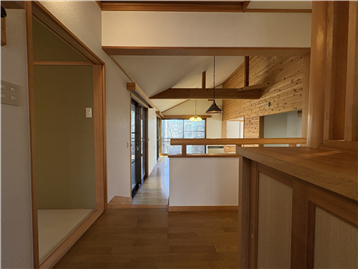 ホールからＬＤＫを撮影（リフォーム・補修等前）