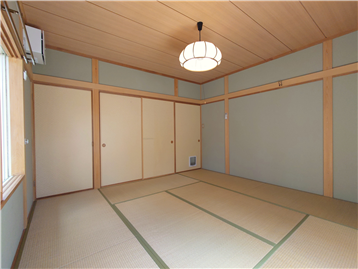 和室2の南西側角より入口方向