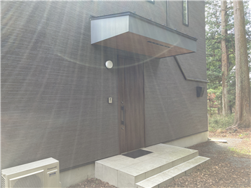 玄関／北東側より撮影