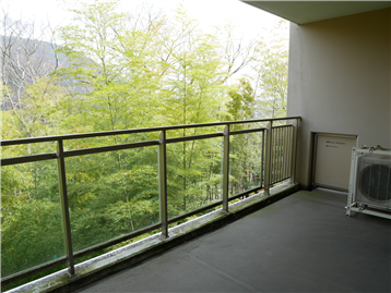 奥行約2.2mのバルコニー