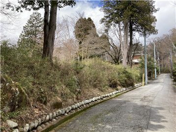 敷地と南東側前面道路(幅員約5.2m)