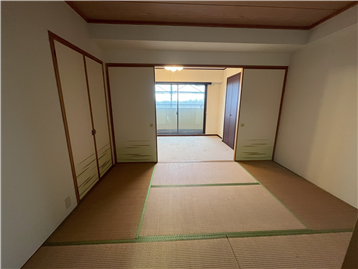 キッチンから和室を撮影（リフォーム・補修等前）