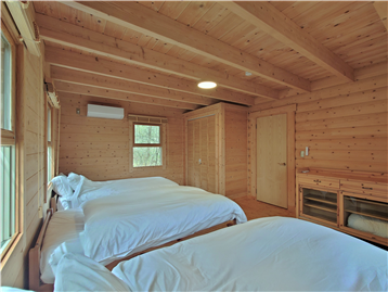 洋室1の南側角より居室入口方向