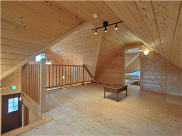 フリースペースの北側角より洋室2方向