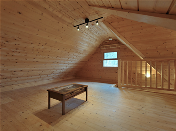 フリースペースの南側角より階段方向