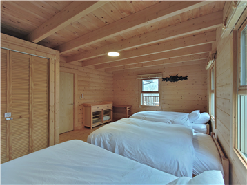 洋室1の西側角より居室入口方向