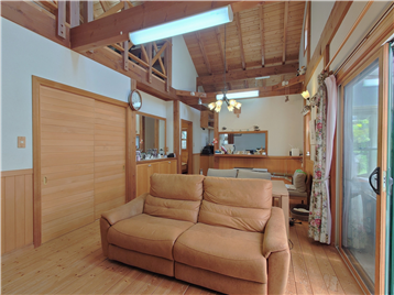 LDKの南側角よりキッチン方向