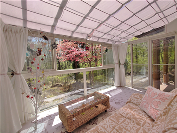 日当たりの良い南東向きサンルーム
