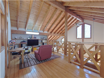 フリースペースの西側角より吹抜方向