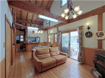 LDKの西側角よりキッチン方向