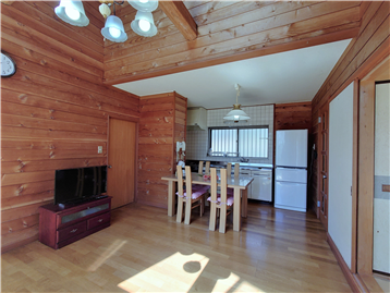 LDKの東側角よりキッチン方向