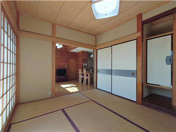 和室1の東側角よりLDK方向