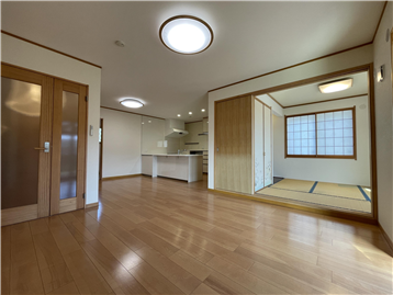 LDK（キッチン方向を撮影）