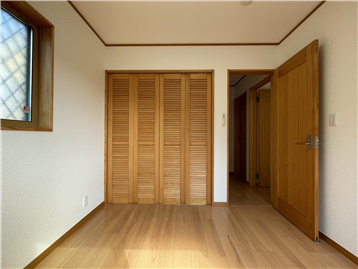 洋室1（入口方向を撮影）