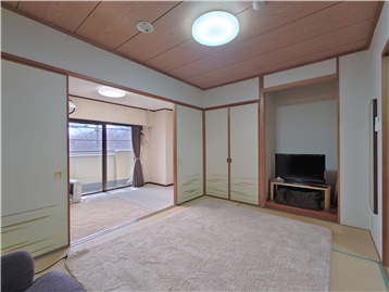 和室の北側角より洋室1方向