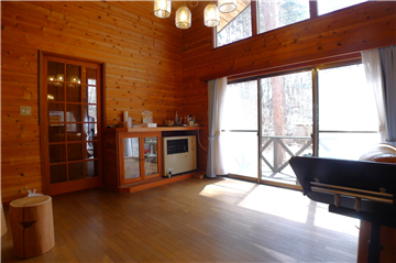 吹抜けで窓を大きくとれるＬＤＫ