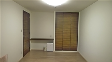 洋室２（居室入口方向を撮影）