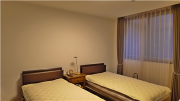 洋室１（居室入口から撮影）